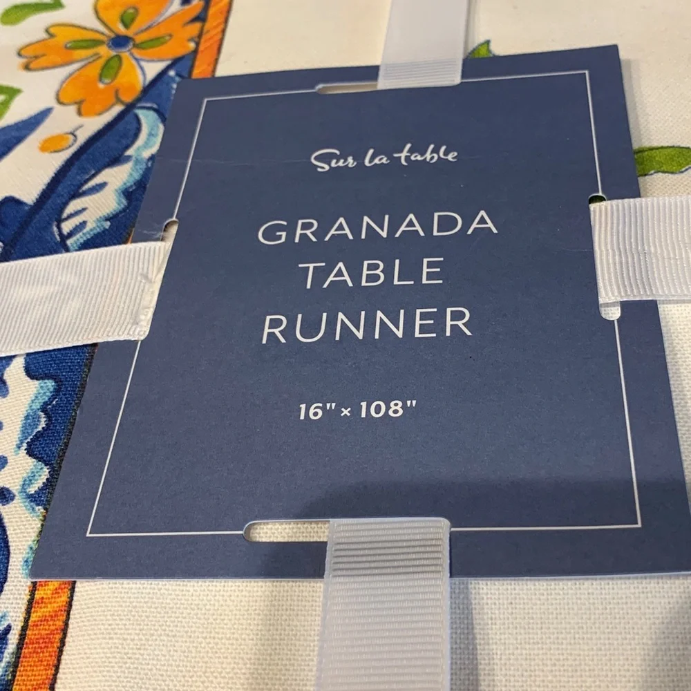 NEW Sur la Table Granada Table Runner 108x16 and 8 NEW matching napkins 20x20